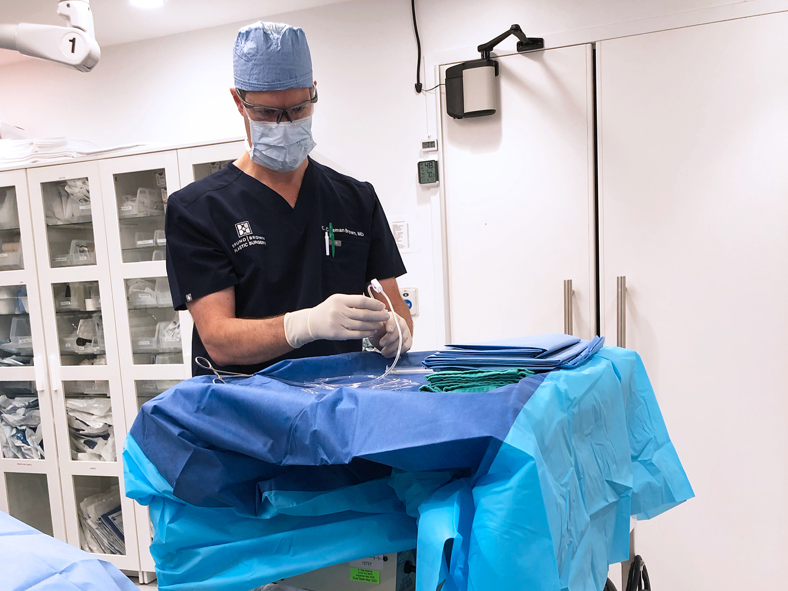 Dr. Brown prepping for Chevy Chase plastic surgery